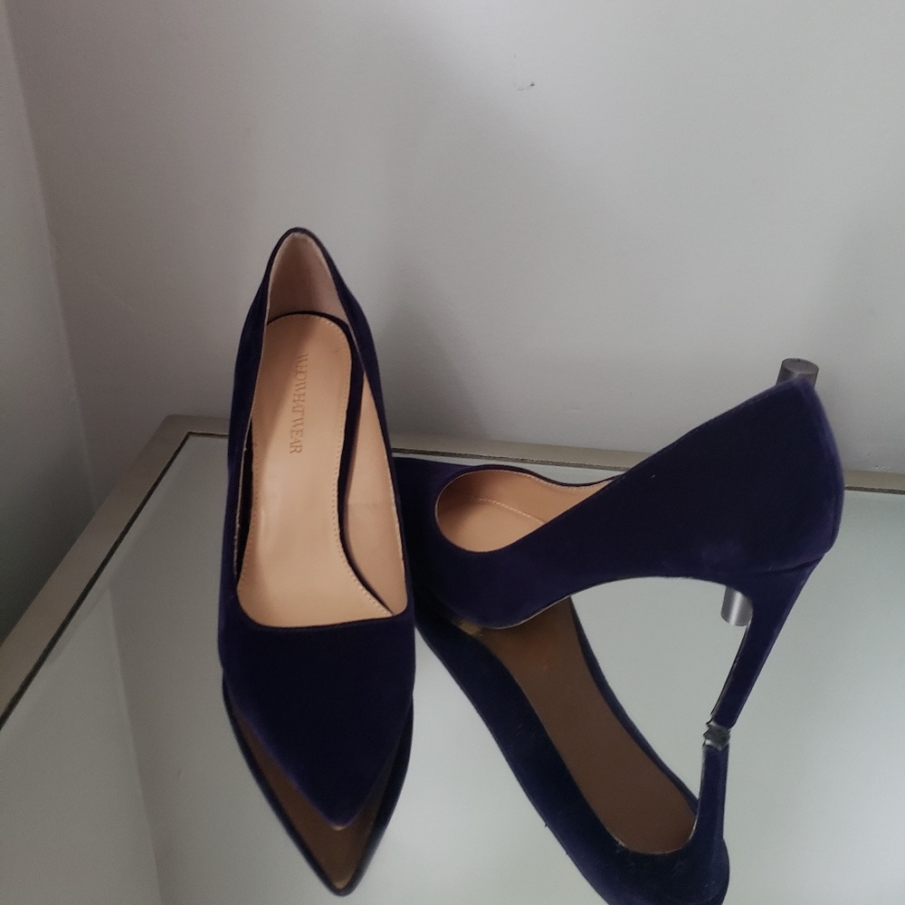 WHO WHAT WEAR  Navy velvet high heels sz 7